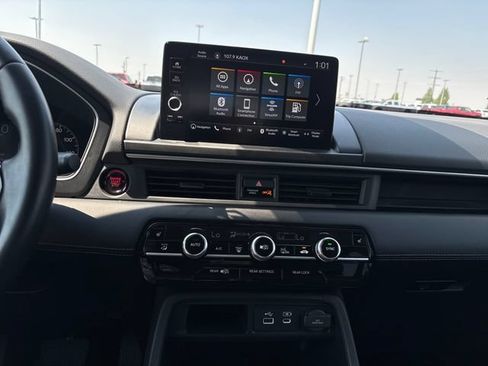 Certified 2025 Honda Pilot Touring image 18