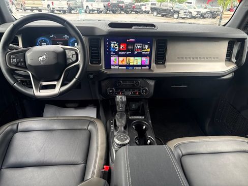 Used 2025 Ford Bronco Outer Banks AWD/4WD image 17