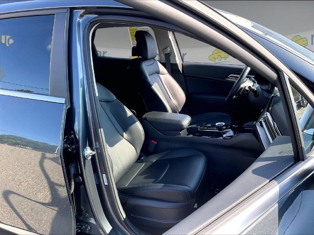 Used 2025 Kia Sportage EX w/ EX Premium Package AWD/4WD image 11