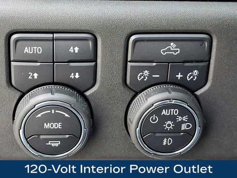 Used 2025 Chevrolet Silverado 1500 LT Trail Boss w/ LPO, Dark Essentials Package image 17