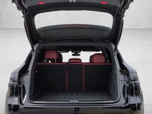 Used 2020 Porsche Cayenne image 6