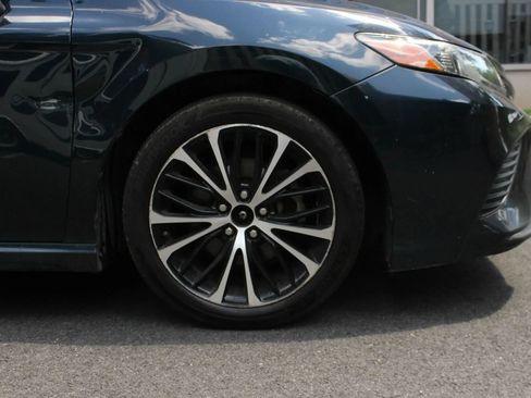 Used 2019 Toyota Camry SE FWD image 8