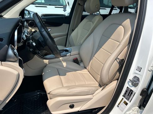 Used 2018 Mercedes-Benz GLC 300 4MATIC image 10