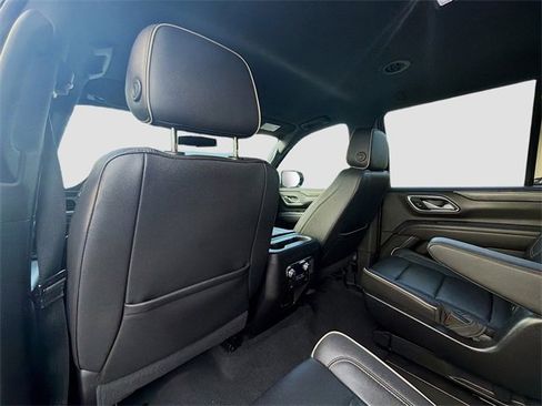 Used 2022 GMC Yukon SLT w/ SLT Luxury Package image 25