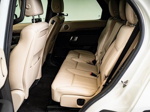 Used 2019 Land Rover Discovery HSE image 35