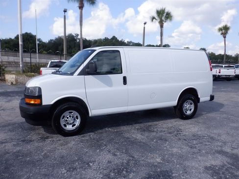 Used 2021 Chevrolet Express 2500 image 2