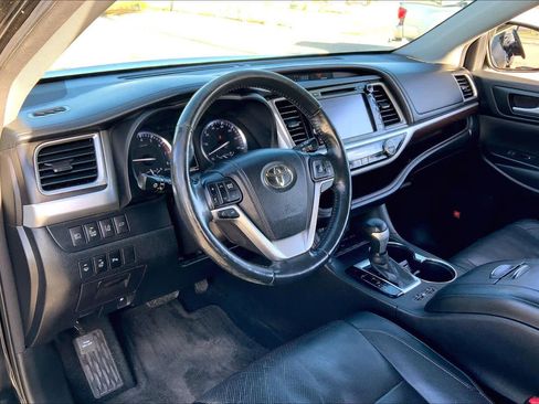Used 2014 Toyota Highlander Limited Platinum image 16