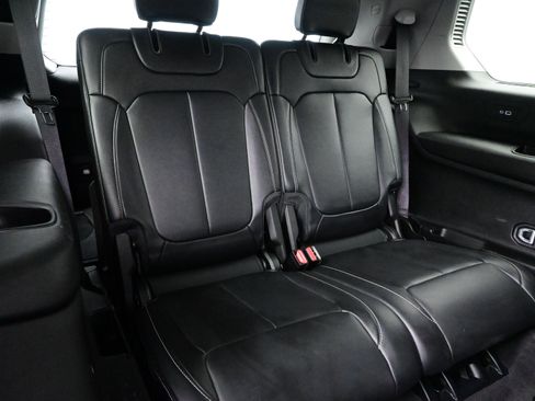 Used 2022 Jeep Grand Cherokee L Limited image 17