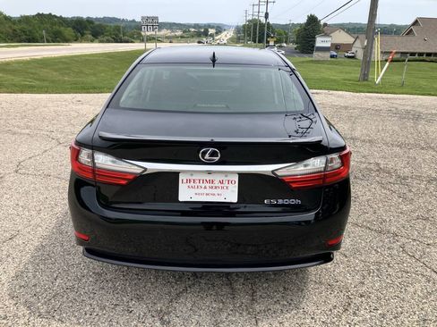 Used 2016 Lexus ES 300h w/ Luxury Package w/Wood Trim FWD image 4