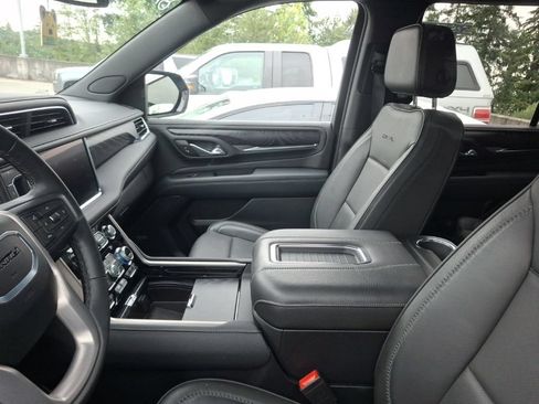 Used 2024 GMC Yukon Denali AWD/4WD image 8