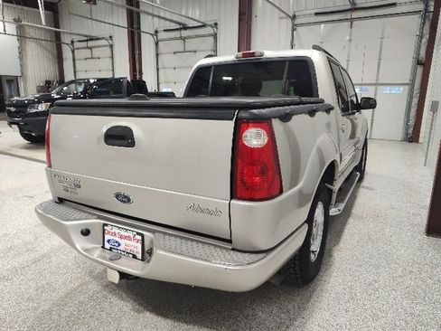 Used 2004 Ford Explorer Sport Trac image 4