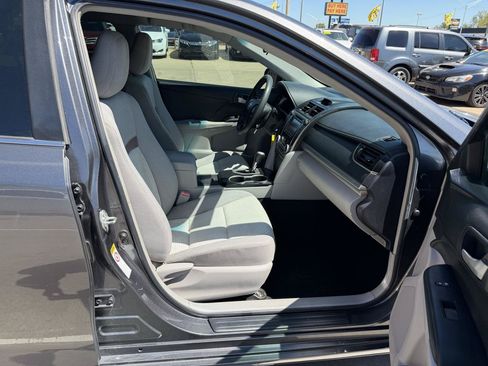 Used 2014 Toyota Camry LE FWD image 17