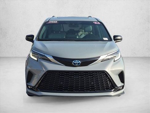 Used 2024 Toyota Sienna XSE FWD image 2