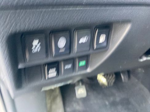 Used 2020 Nissan Rogue SV image 42