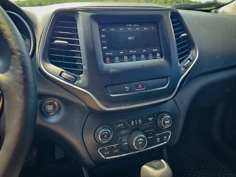 Used 2020 Jeep Cherokee Latitude Plus AWD/4WD image 20