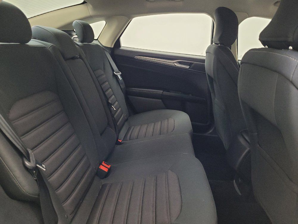 Used 2018 Ford Fusion SE FWD image 19
