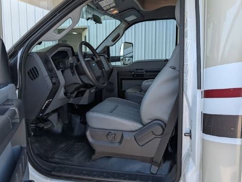 Used 2014 Ford F550 2WD Regular Cab Super Duty image 35