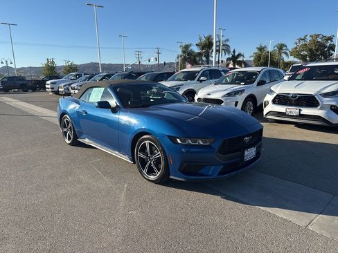 Used 2024 Ford Mustang Convertible image 2