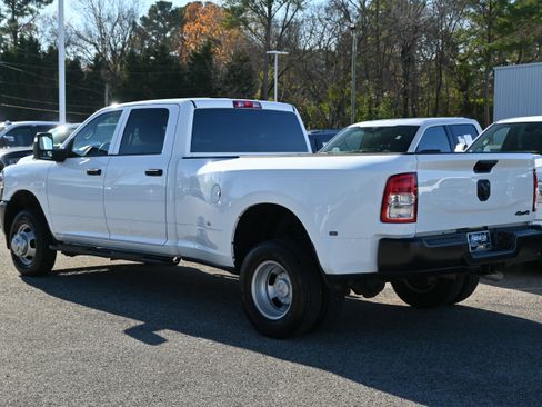 Used 2024 RAM 3500 Tradesman image 11