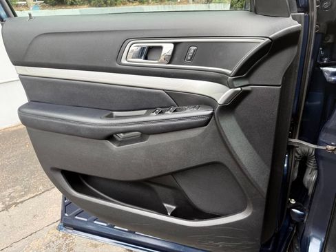 Used 2017 Ford Explorer XLT w/ Equipment Group 202A AWD/4WD image 23