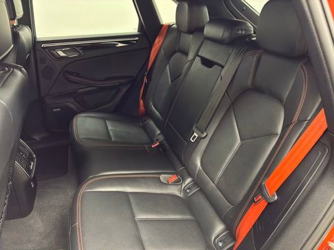 Used 2023 Porsche Macan w/ Premium Package Plus image 40