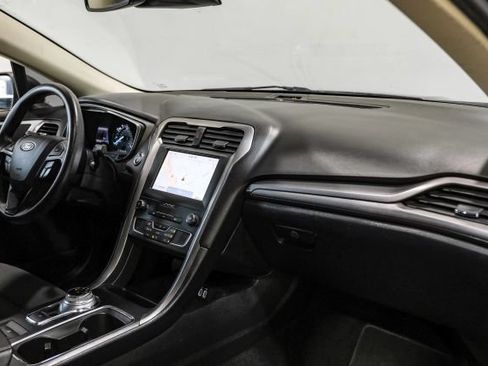 Used 2020 Ford Fusion SE FWD image 16