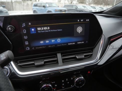 Used 2024 Chevrolet Trax RS w/ Sunroof Package image 22