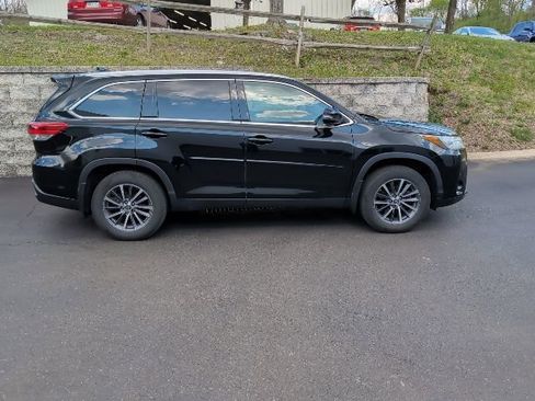 Used 2019 Toyota Highlander XLE w/ Protection Package #3 AWD/4WD image 2