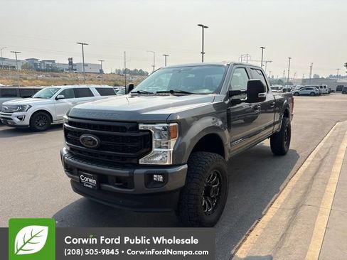 Used 2022 Ford F250 XLT w/ Black Appearance Package AWD/4WD image 2