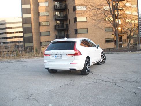 Used 2018 Volvo XC60 T6 Inscription w/ Advanced Package image 16