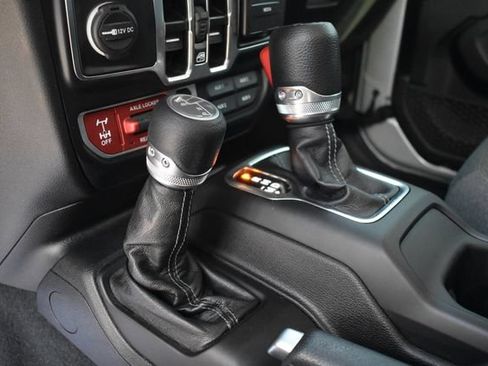 Used 2024 Jeep Wrangler Unlimited Sport AWD/4WD image 21