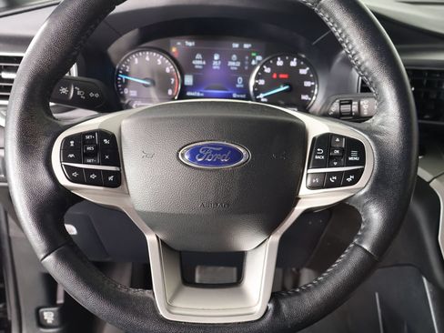 Used 2022 Ford Explorer XLT w/ Equipment Group 202A RWD image 3
