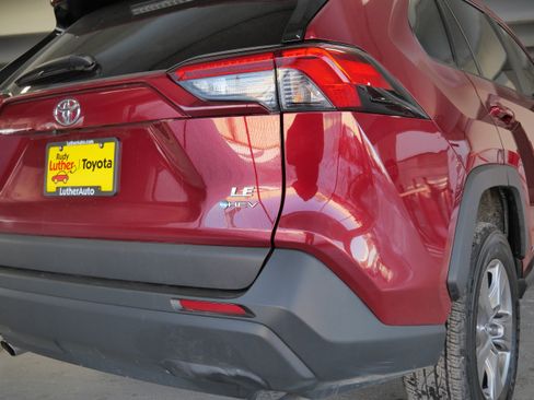 Certified 2025 Toyota RAV4 LE image 18