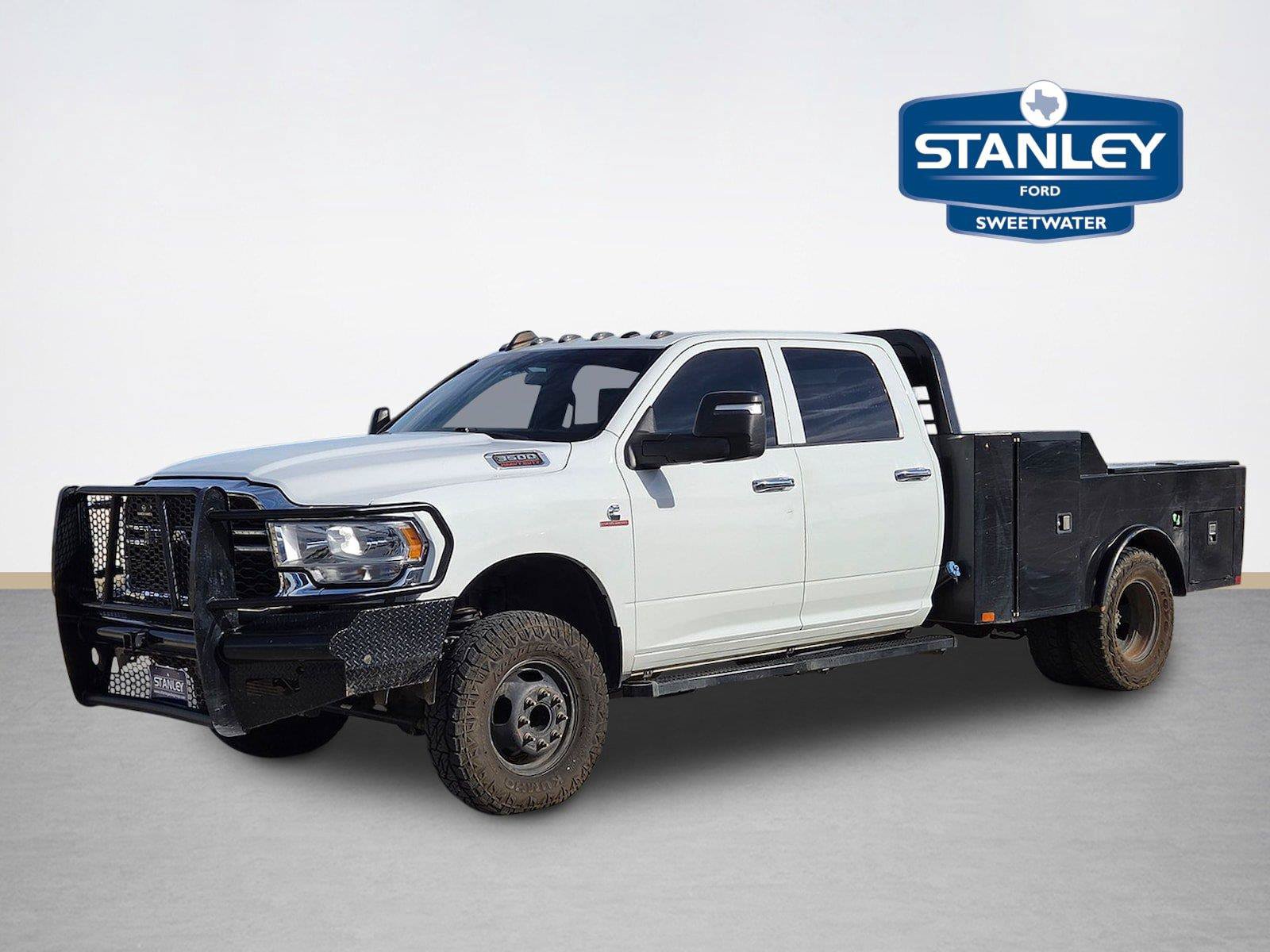Used 2024 RAM 3500 Tradesman w/ Chrome Appearance Group AWD/4WD image 3