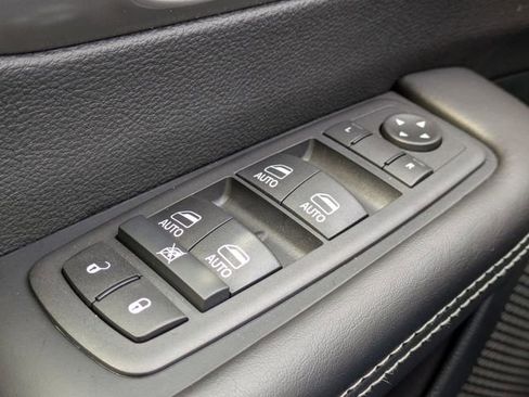 New 2026 Chrysler Pacifica Select image 28