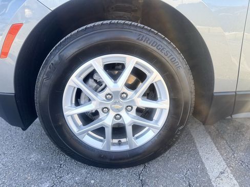 Used 2023 Chevrolet Equinox LT image 3