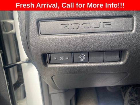 Used 2023 Nissan Rogue S FWD image 15