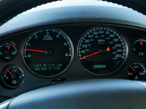 Used 2014 Chevrolet Suburban LTZ image 24