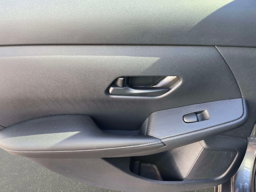 Used 2025 Nissan Sentra SV FWD image 14