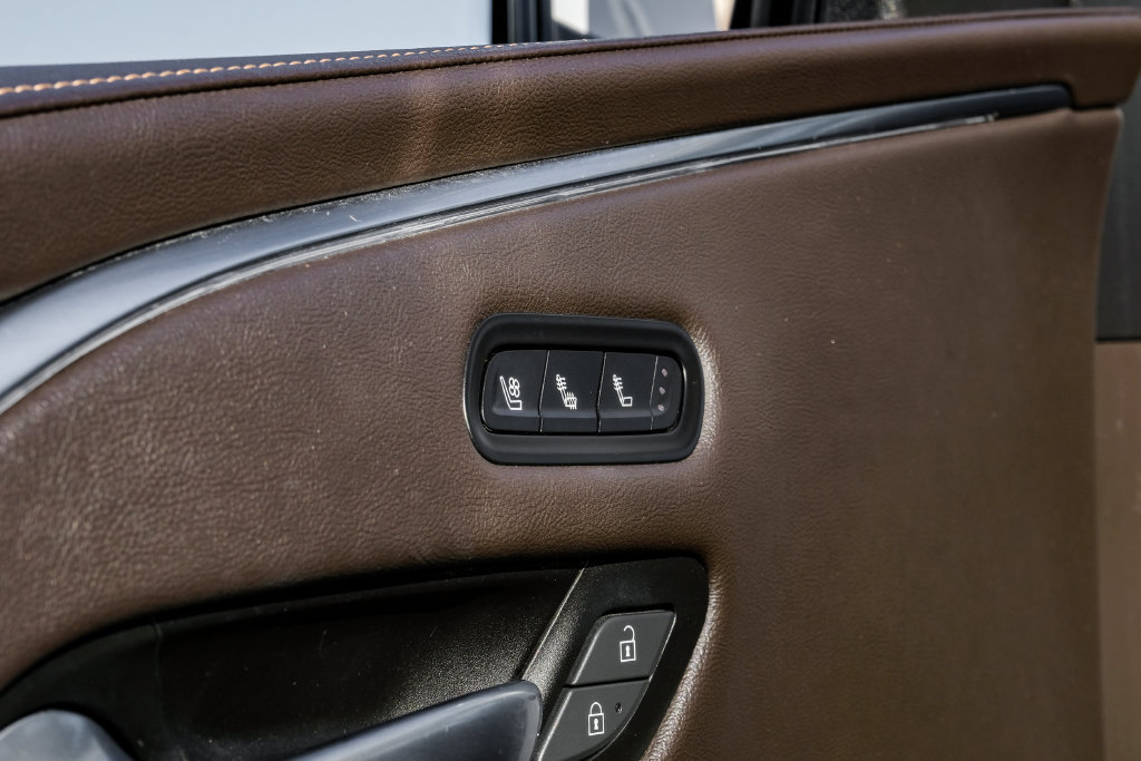 Used 2022 Cadillac Escalade Premium Luxury AWD/4WD image 45