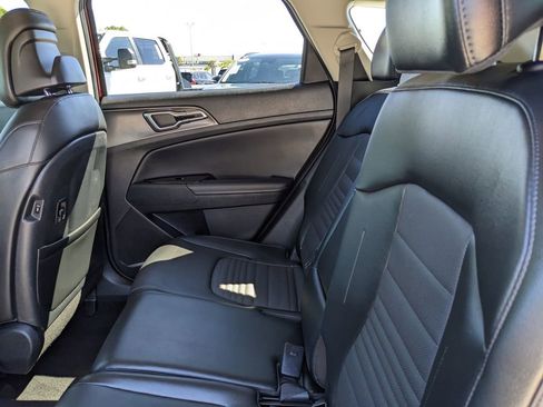 Certified 2025 Kia Sportage SX image 19
