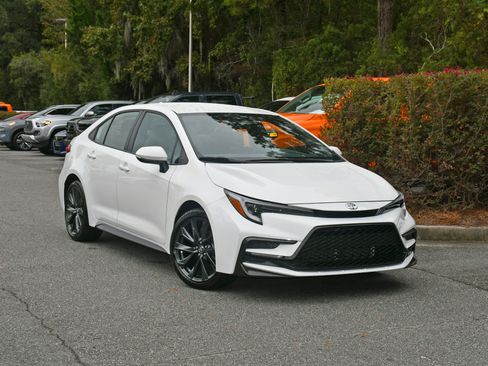 Used 2025 Toyota Corolla SE image 6