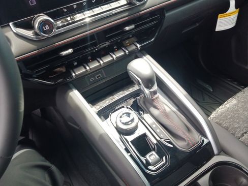 New 2025 Chevrolet Colorado Z71 w/ Technology Package image 25