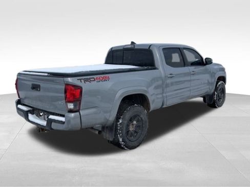 Used 2018 Toyota Tacoma TRD Sport image 5