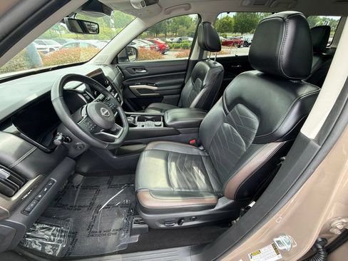 Used 2023 Nissan Pathfinder Platinum AWD/4WD image 9