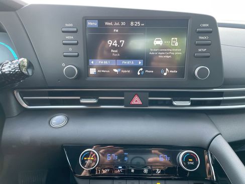 Used 2025 Hyundai Elantra Blue image 46