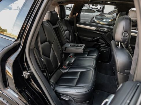 Used 2018 Porsche Cayenne GTS w/ Premium Package Plus AWD/4WD image 39