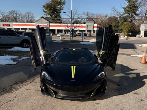 Used 2020 McLaren 600LT Spider image 19