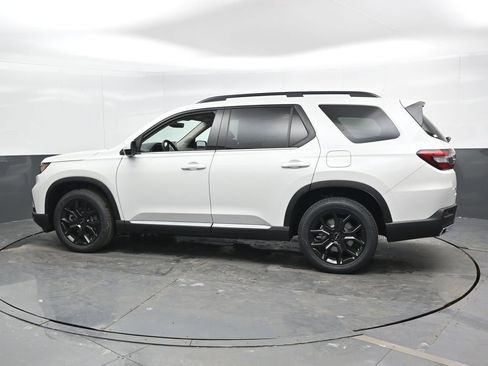 New 2025 Honda Pilot Touring image 7