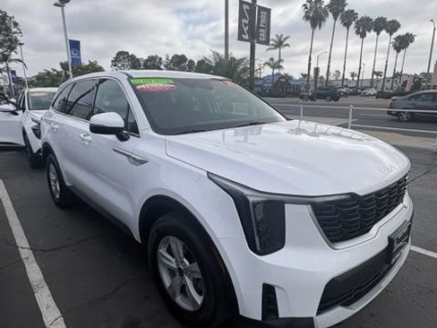 Certified 2025 Kia Sorento LX FWD image 4